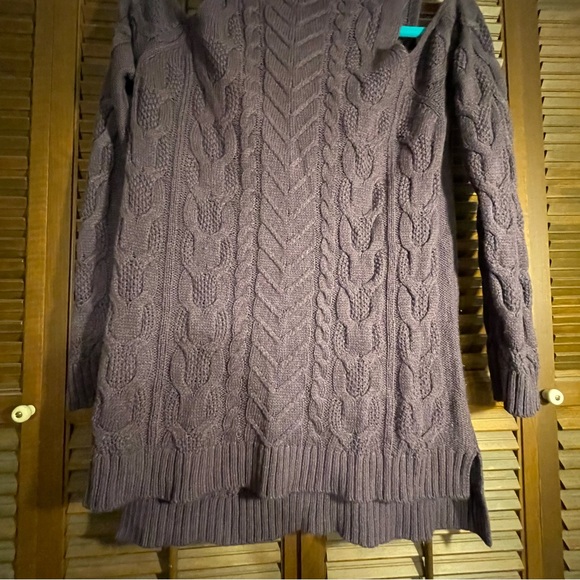 ⭐️New York and Company cut off shoulder sweater ⭐️ - Picture 4 of 7